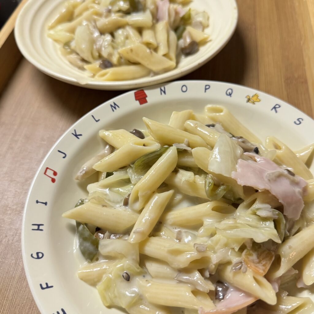 ホットクックで調理後のクリームペンネ。ナポリタンモードでしっかり仕上がった様子