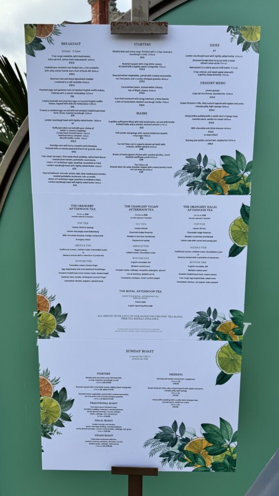 オランジェリー入口に設置されたメニュー