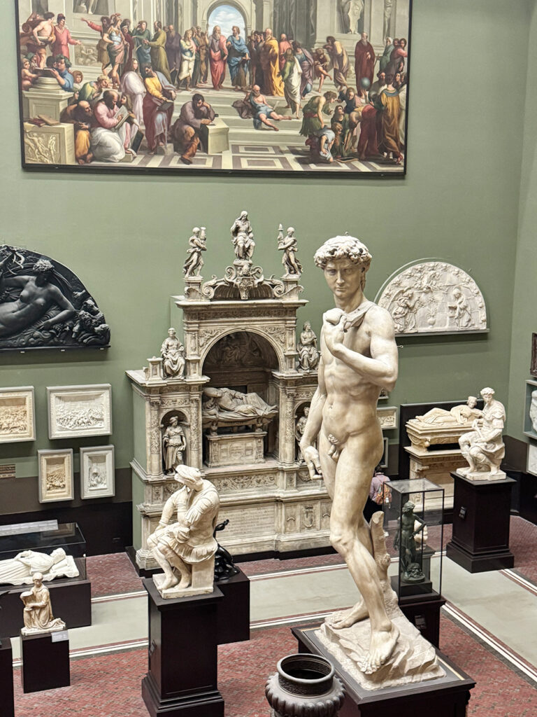 ヴィクトリア&アルバート博物館に展示されているダビデ像の複製