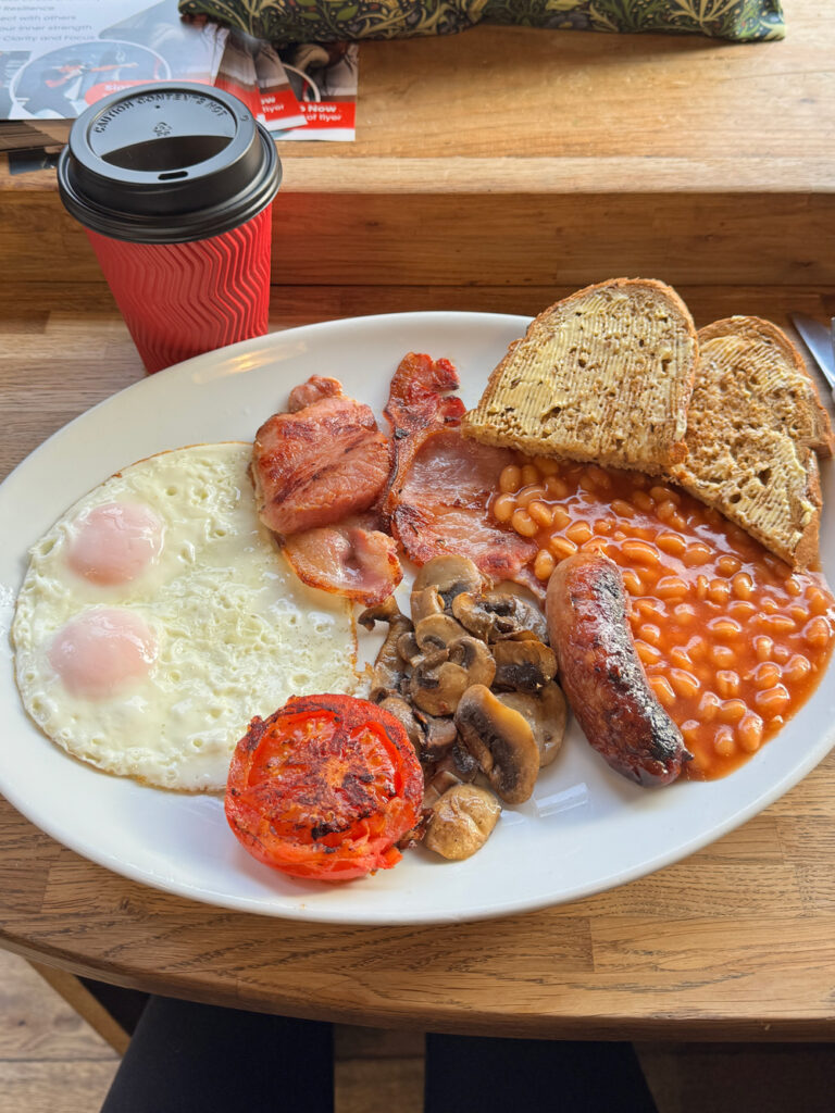 49cafeで食べたイングリッシュブレックファーストのプレート