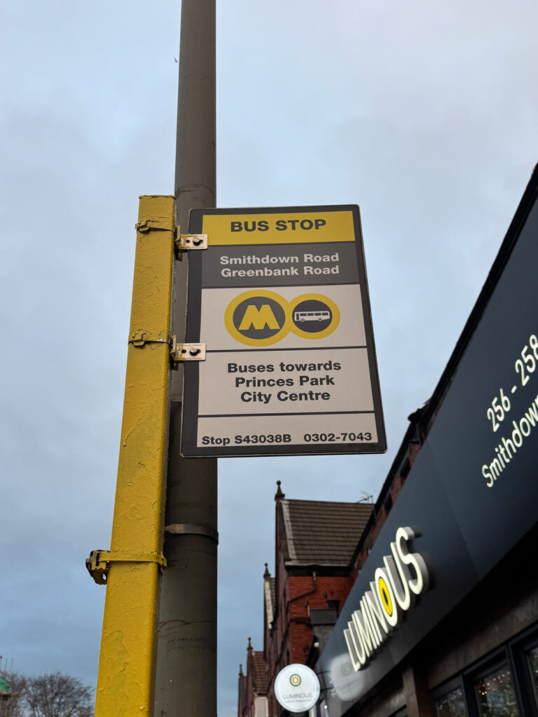 Greenbank Roadのバス停の看板