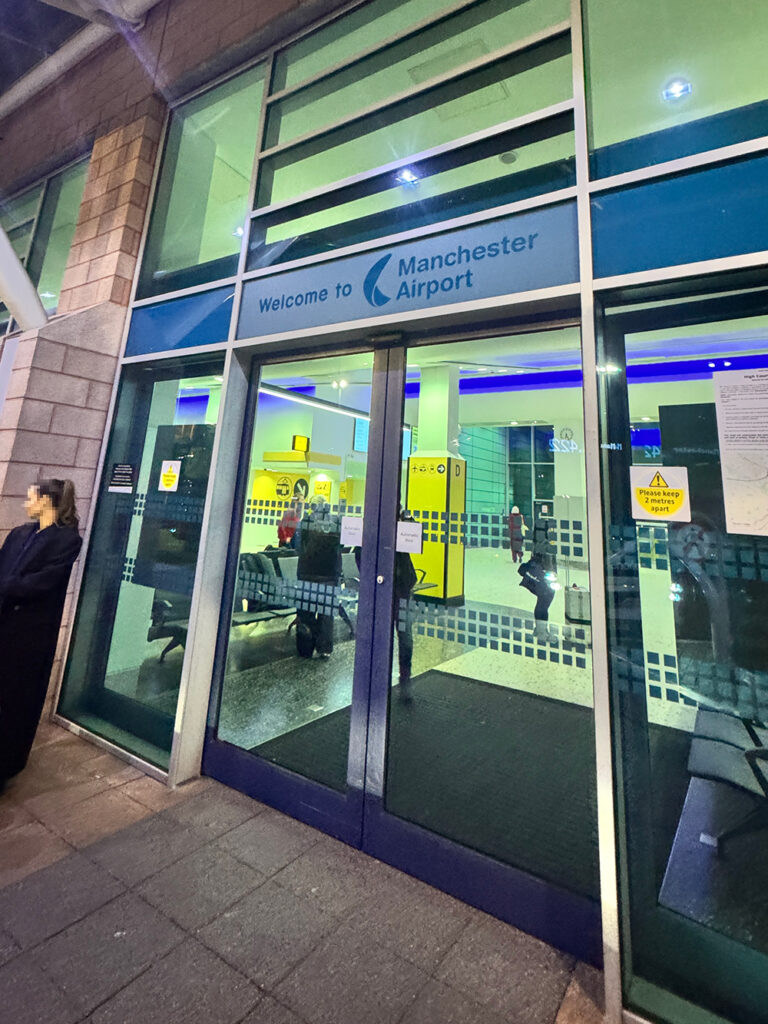 マンチェスター空港の入口
