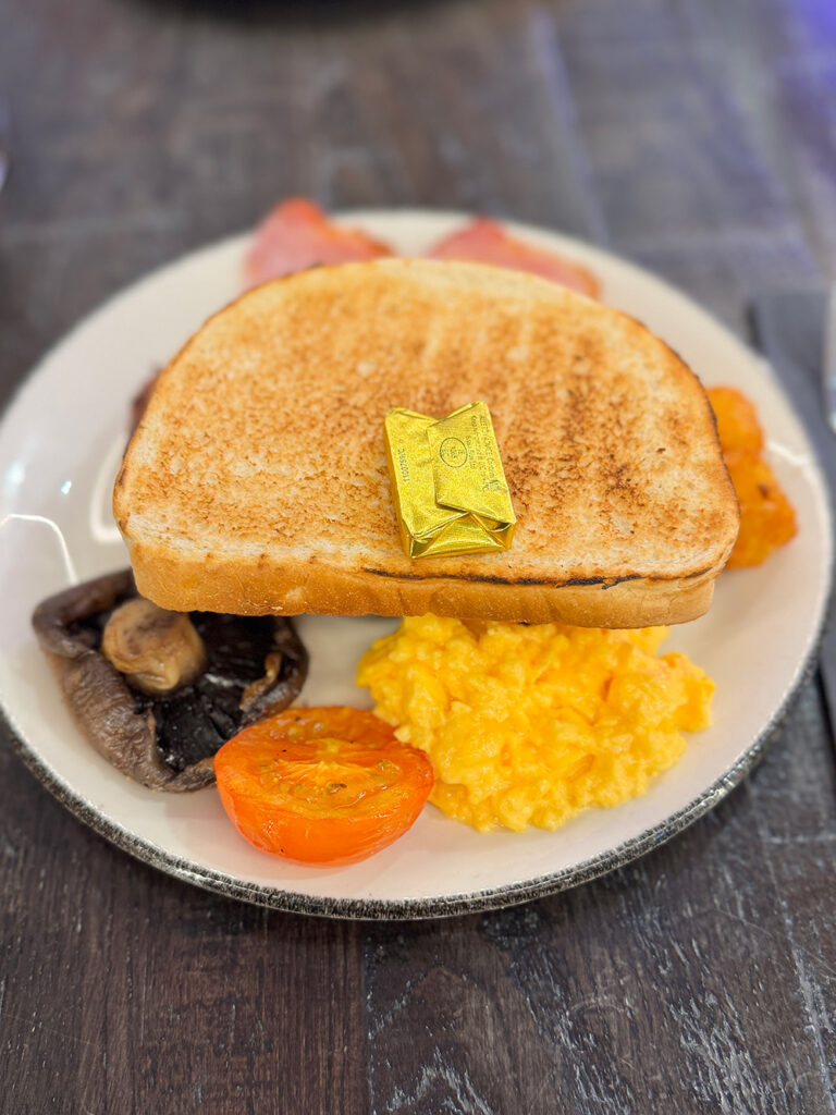 AMBER ALEHOUSEで提供されたイングリッシュブレックファースト