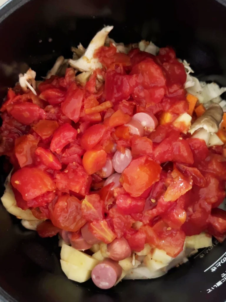 シェフドラムにミネストローネの食材を入れた状態