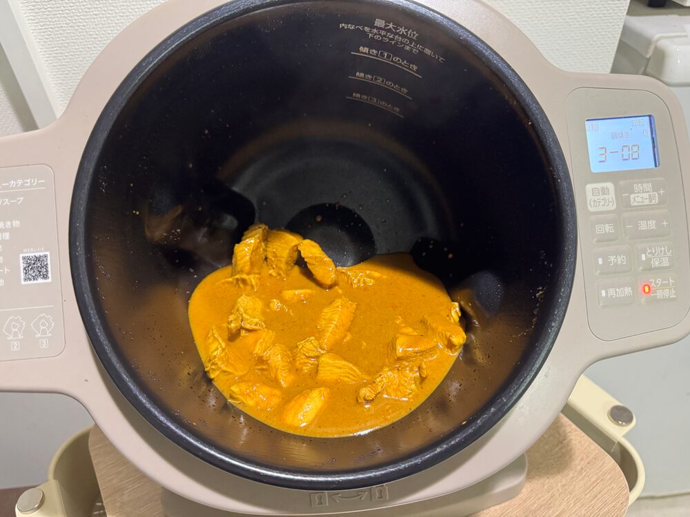 シェフドラムの内なべで調理している料理を上から見たところ