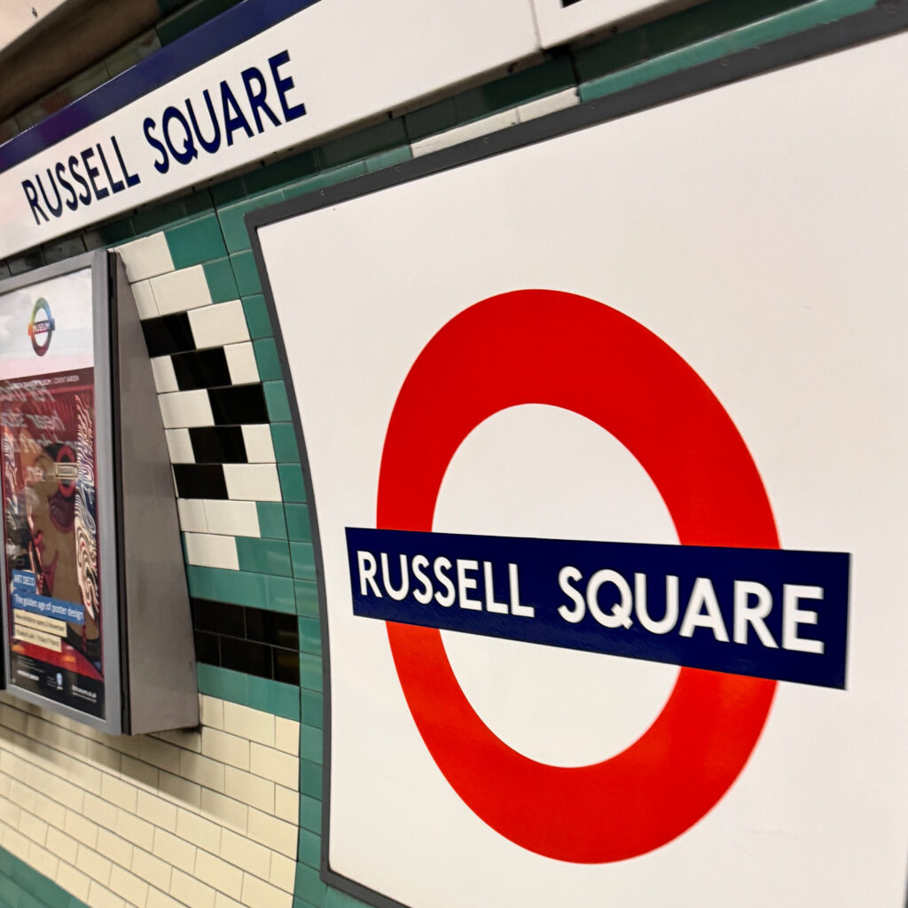 ラッセル・スクエア駅ロゴ