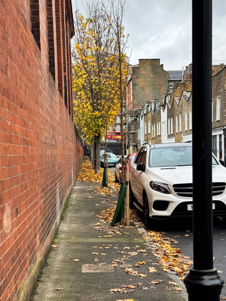 ボストン・プレイスの風景（ジョージが転んだシーンの場所と思われる）