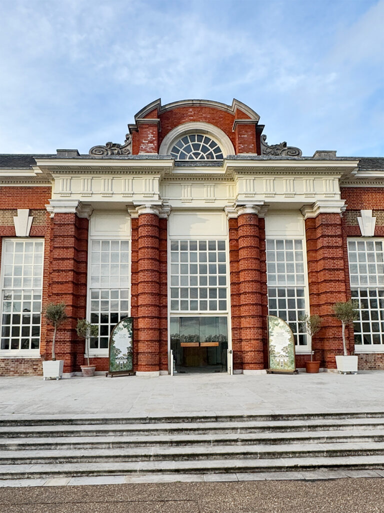 ケンジントン・パレスのオランジェリーのクラシックな外観