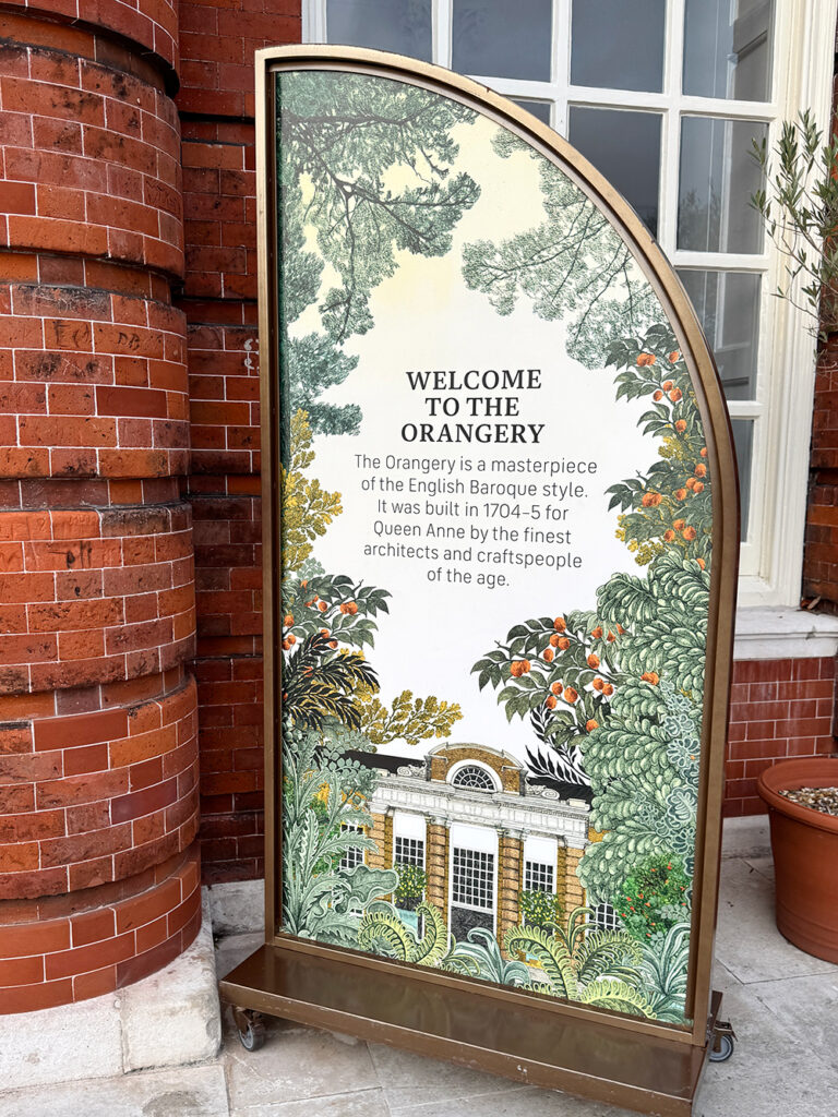 The Orangeryの入口にある看板