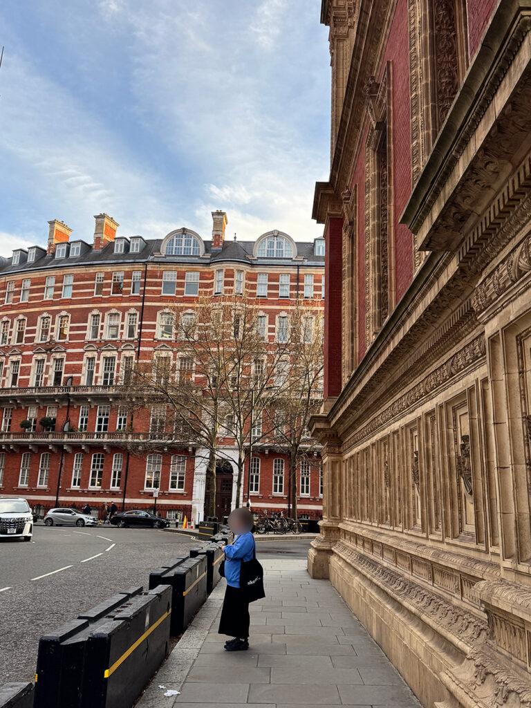 ハイド・パークからV&Aへ向かう途中に見たロンドンの建物が並ぶ街並み