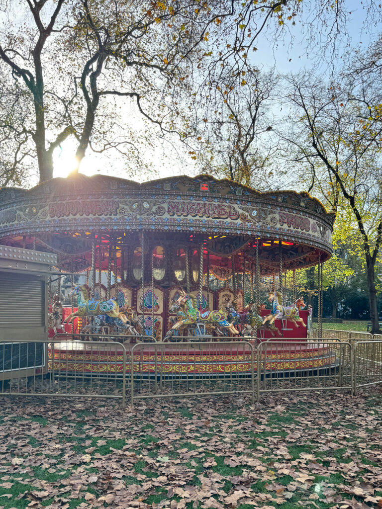 ラッセルスクエアに設置されていたメリーゴーランド