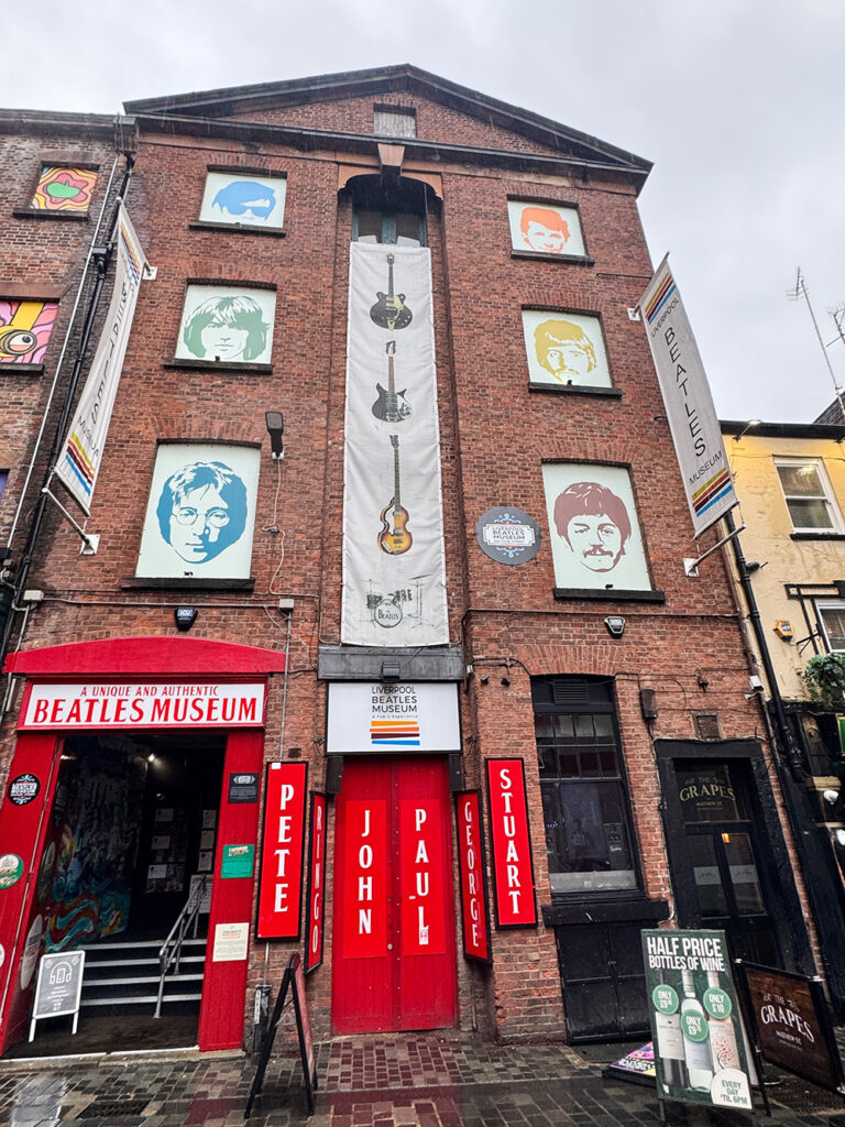 リバプールにあるビートルズミュージアムの外観