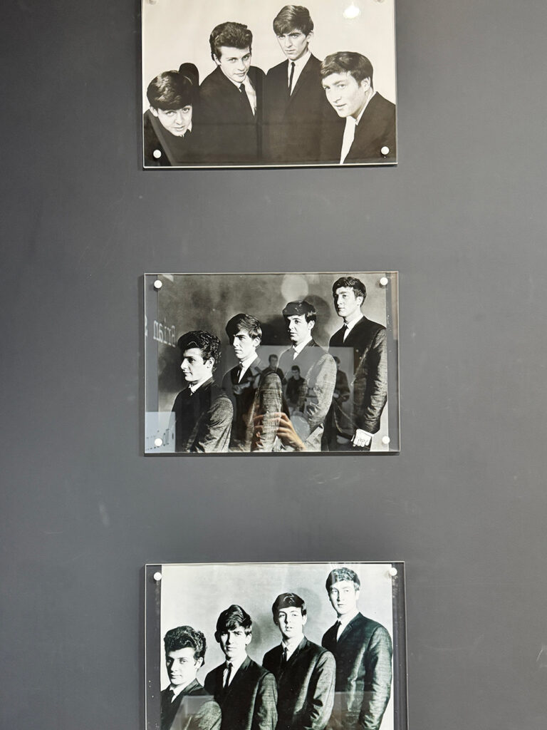 ピート・ベスト在籍時代のビートルズの写真展示