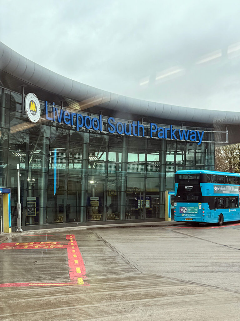 リバプール・サウス・パークウェイ駅の外観