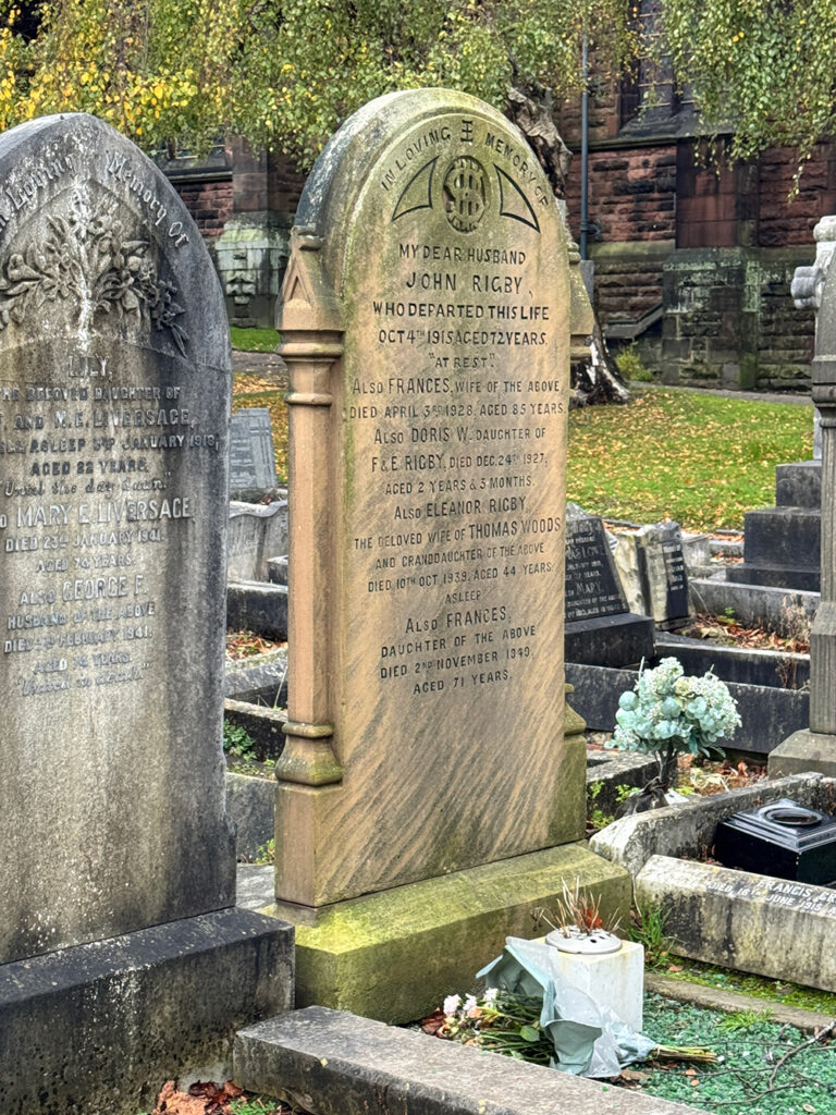 セント・ピーターズ教会墓地にある「Eleanor Rigby」と刻まれた墓石