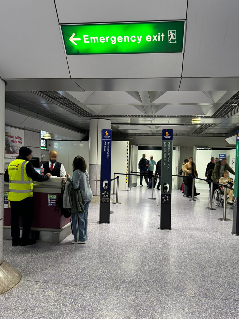 マンチェスター空港のシンガポール航空の搭乗口