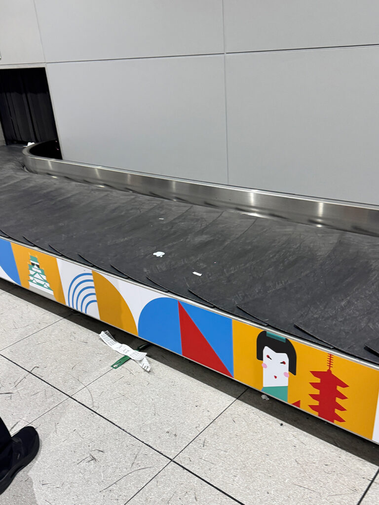 関西国際空港の受託手荷物受取レーン